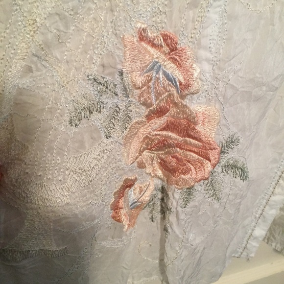 Johnny Was White XL 100% Rayon NWOT Peach and Coral Floral Ties at Cuffs - Picture 3 of 10